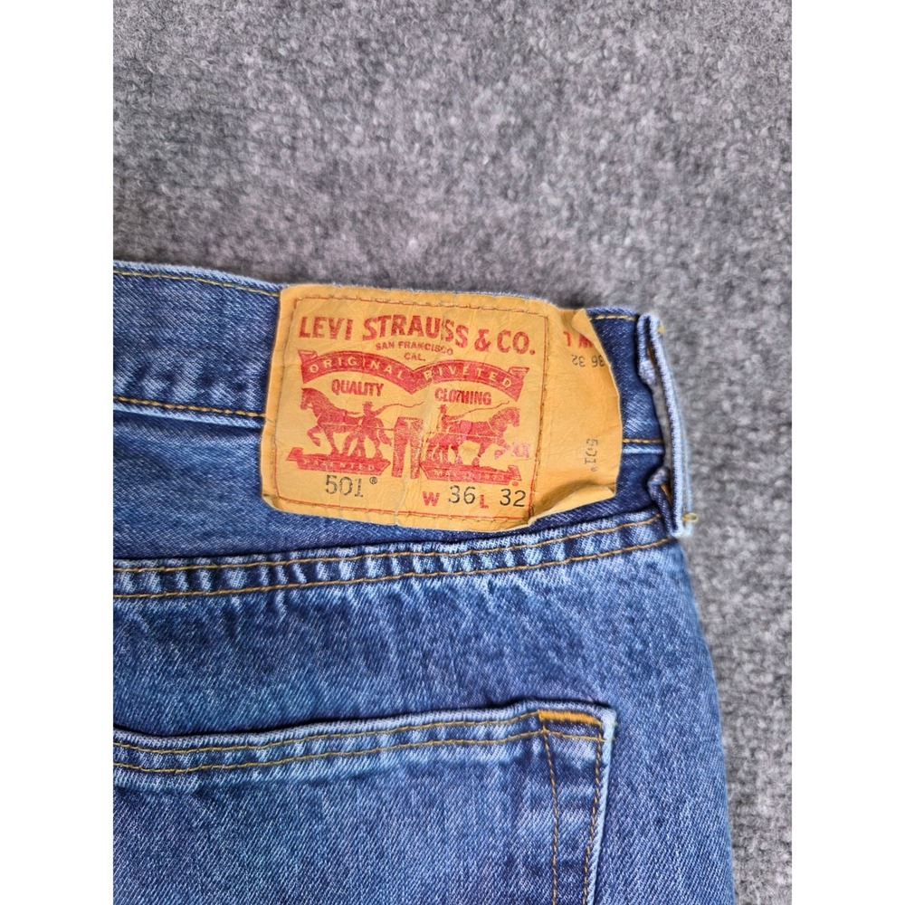 Levi's 501 Original Fit Jeans Mens 36x32 Blue Straight Leg Button Fly Denim 1268 - Picture 2 of 12